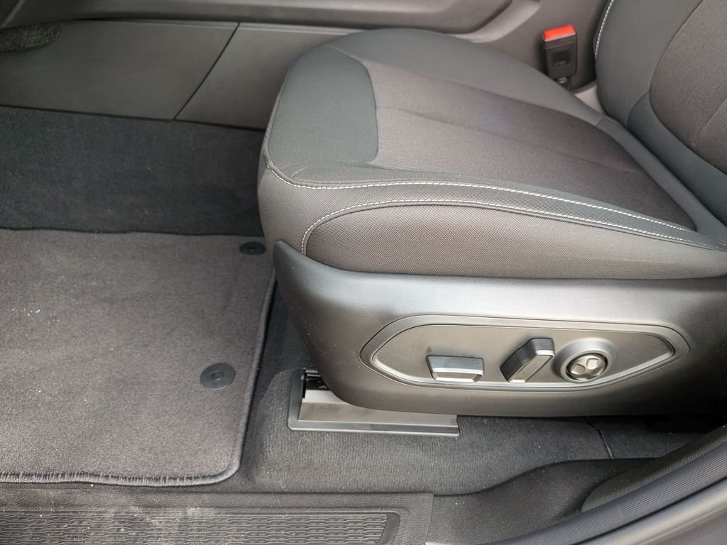 New 2026 Baltic Gray Metallic Clear-Coat Exterior Paint Jeep Laredo X image 14