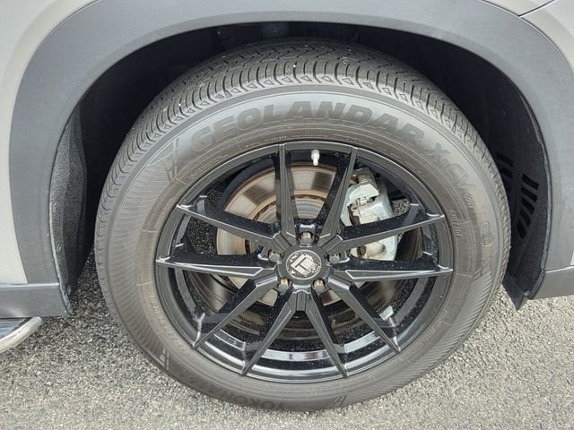 Used 2024 Silver Toyota XLE image 8