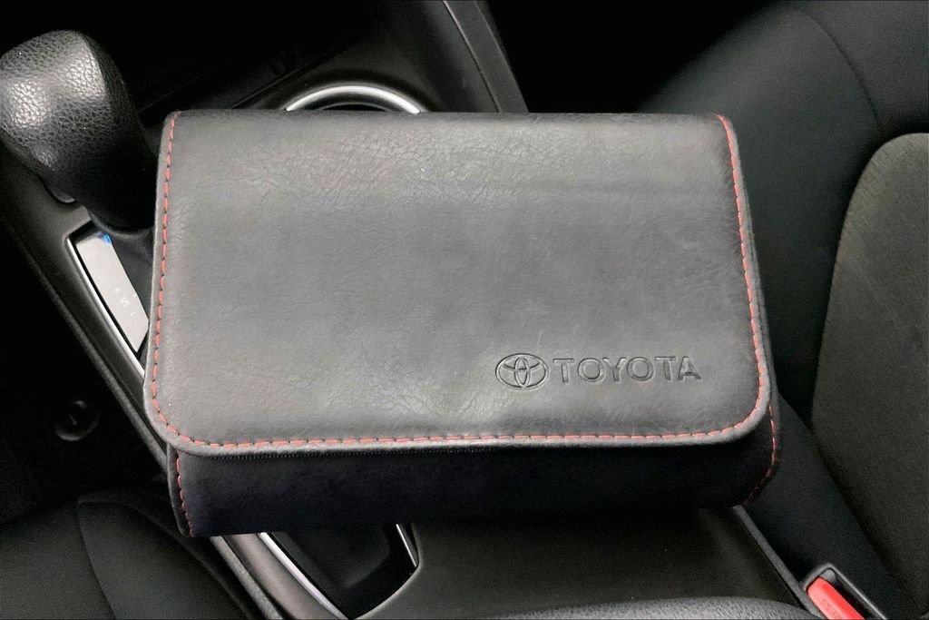 Used 2022 White Toyota LE image 15