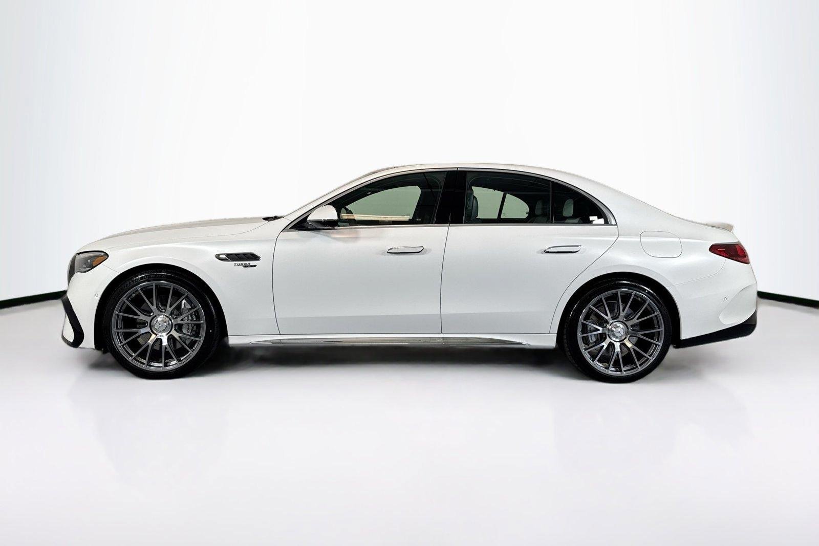 New 2026 Manufaktur Moonlight White Magno Mercedes-Benz AMG® E 53 E image 8
