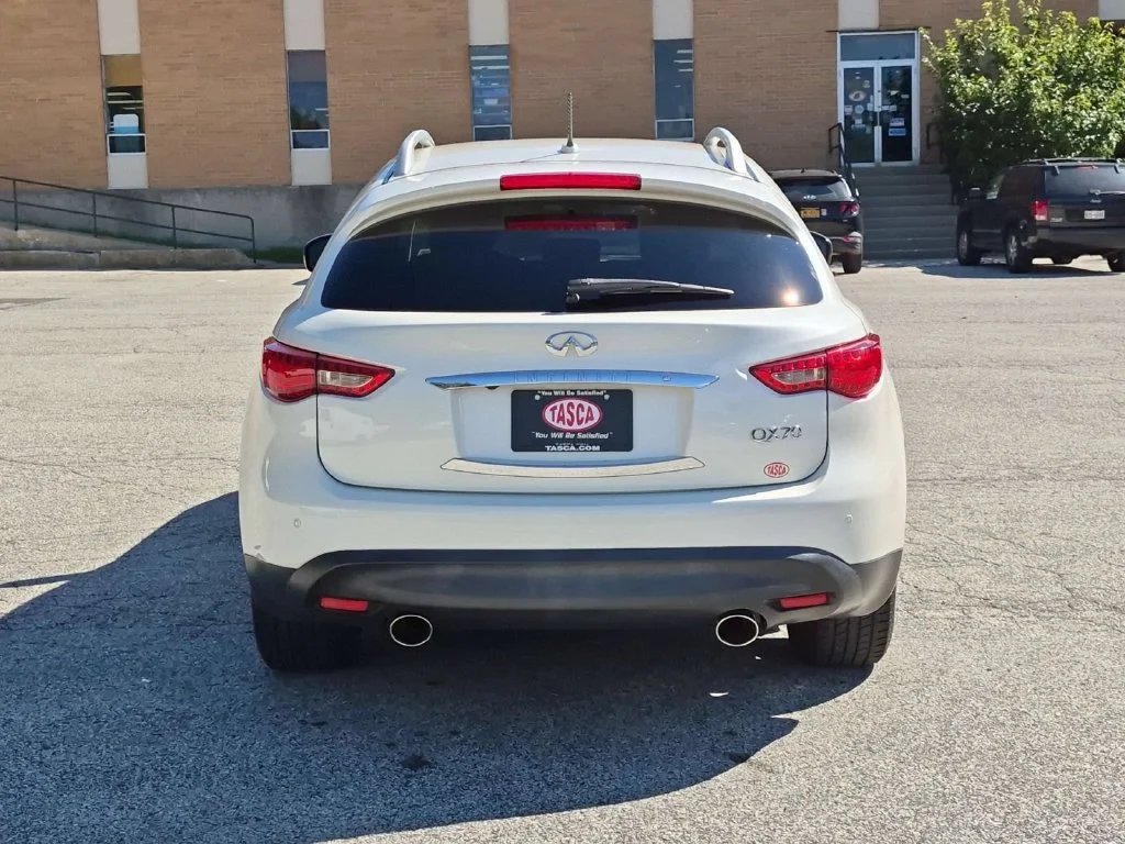 Used 2017 White INFINITI Base image 4
