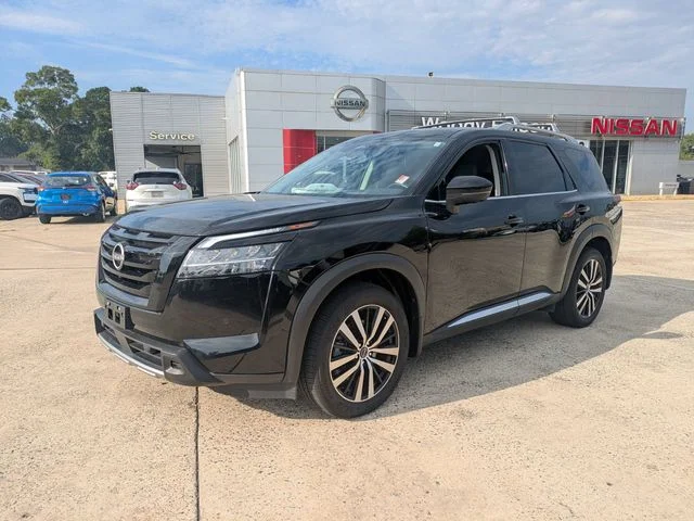 Used 2024 Black Nissan Platinum image 8