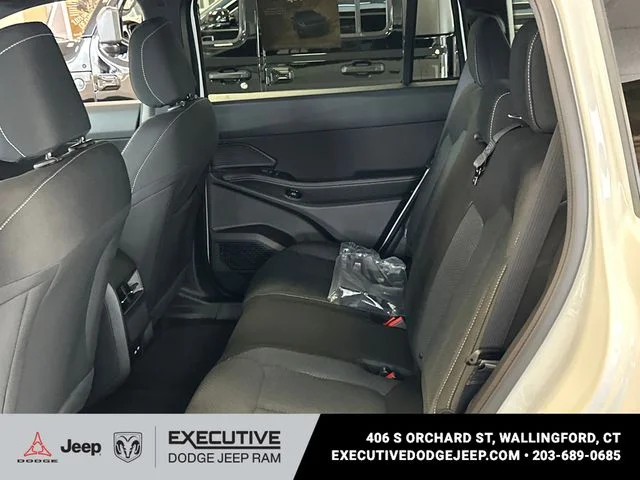 New 2026 Bright White Clear-Coat Exterior Paint Jeep Laredo image 20