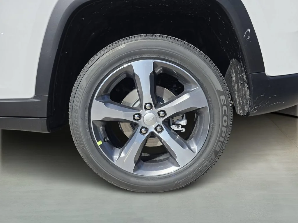 New 2026 Bright White Clear-Coat Exterior Paint Jeep Limited image 7