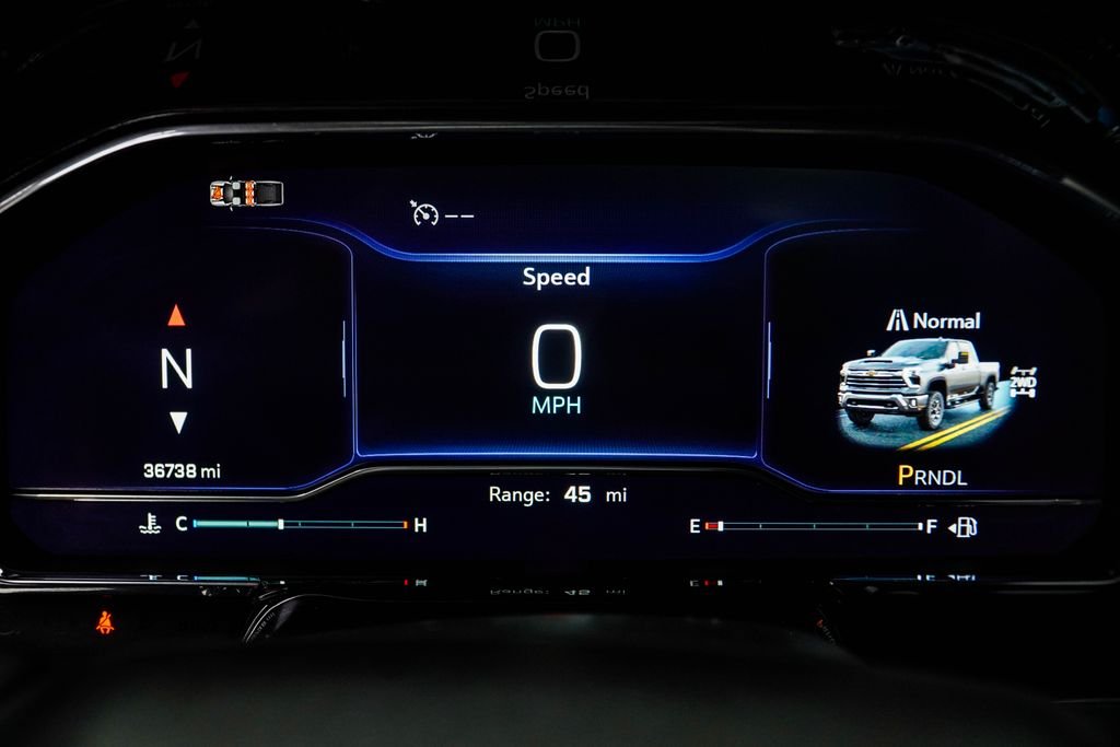 Used 2025 White Chevrolet LT image 33