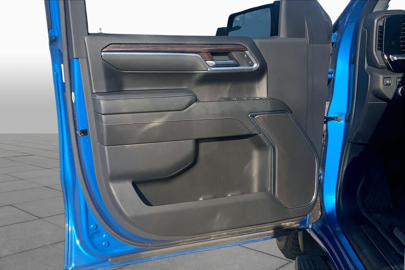 Certified Used 2024 Dynamic Blue Metallic GMC Elevation image 20