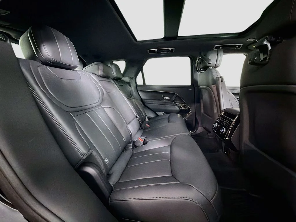New 2027 Santorini Black Land Rover Dynamic SE image 29