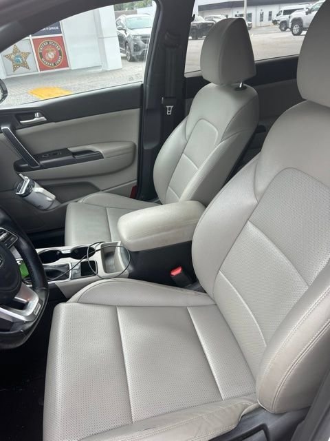 Used 2020 White Kia S image 7