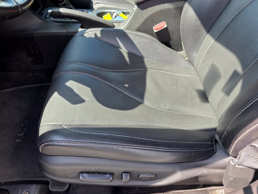 Used 2020  Acura Premium Package image 32