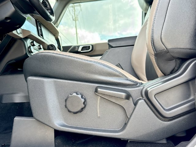Used 2022 White Ford Wildtrak image 12