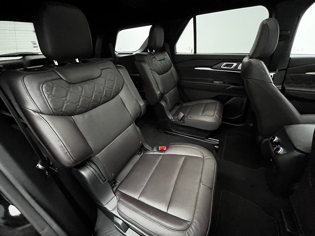New 2026 Black Ford Platinum image 39