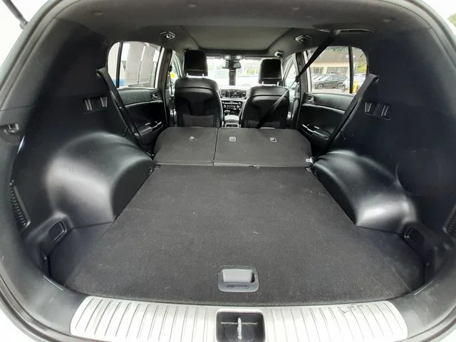 Used 2022 White Kia Nightfall image 46