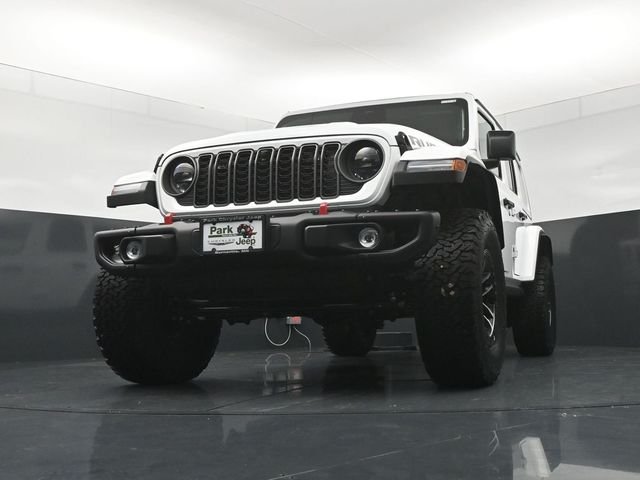 New 2026 Bright White Clear-Coat Exterior Paint Jeep Rubicon X image 19