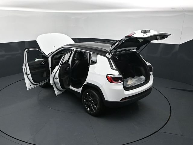 New 2026 Bright White Clear-Coat Exterior Paint Jeep Limited image 28