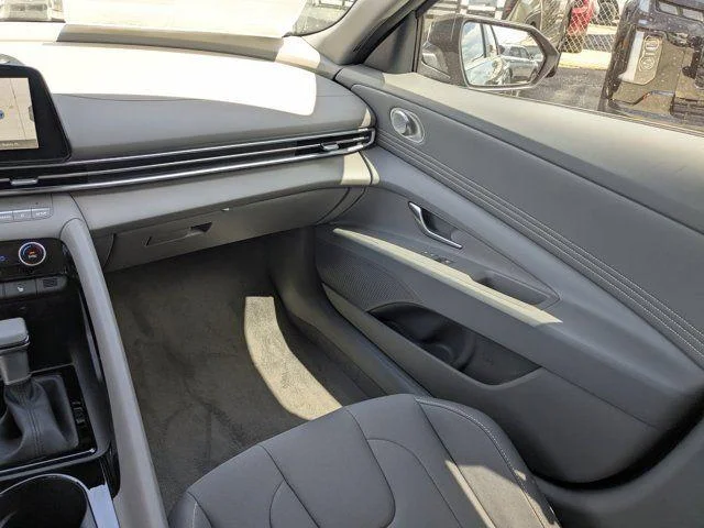 2025 Hyundai Elantra SEL - Photo 38