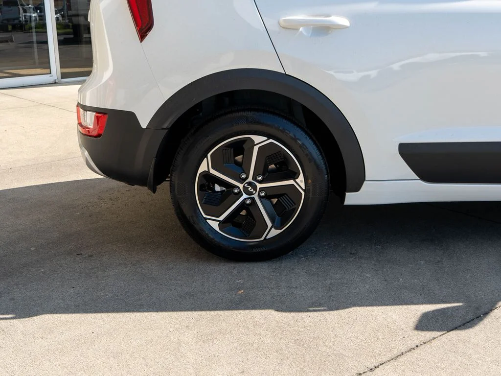 New 2026 Snow White Pearl Kia EX image 30