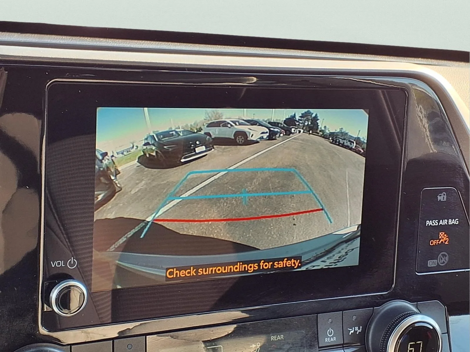2024 Toyota Highlander LE - Photo 15