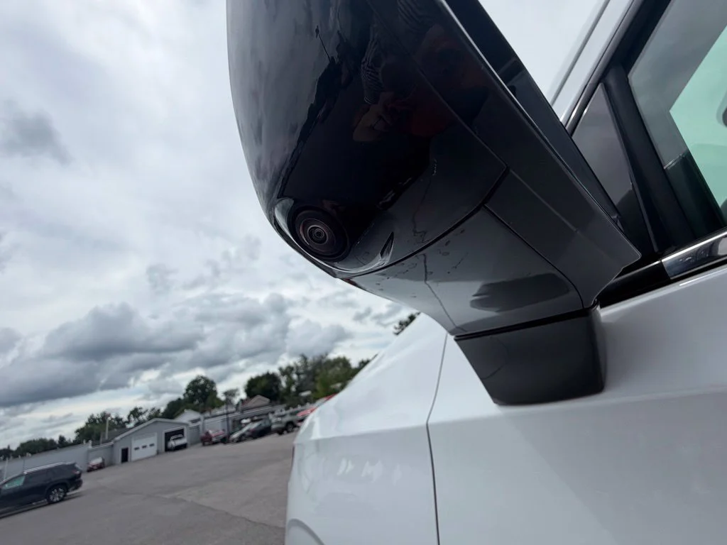 Used 2025 Summit White Chevrolet LT image 9