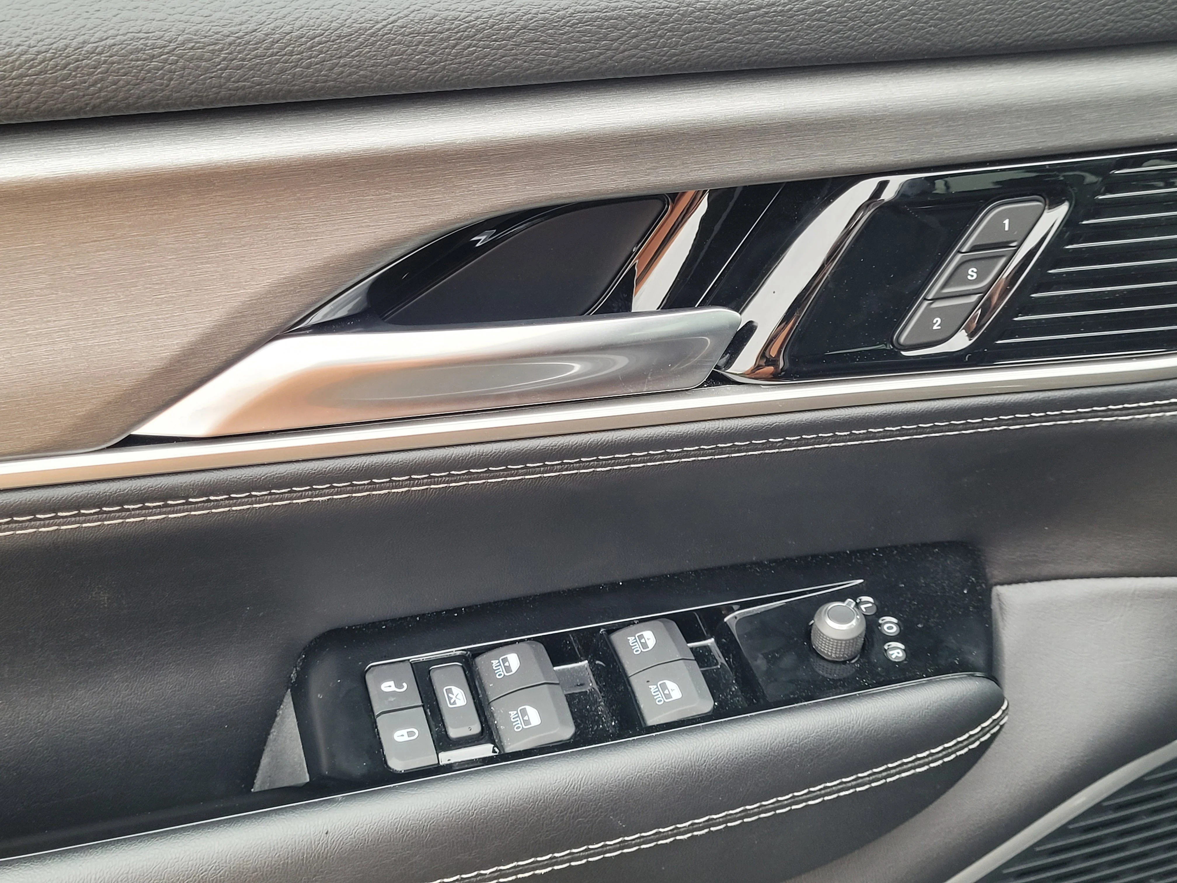 2025 Jeep Wagoneer Series I - Photo 8