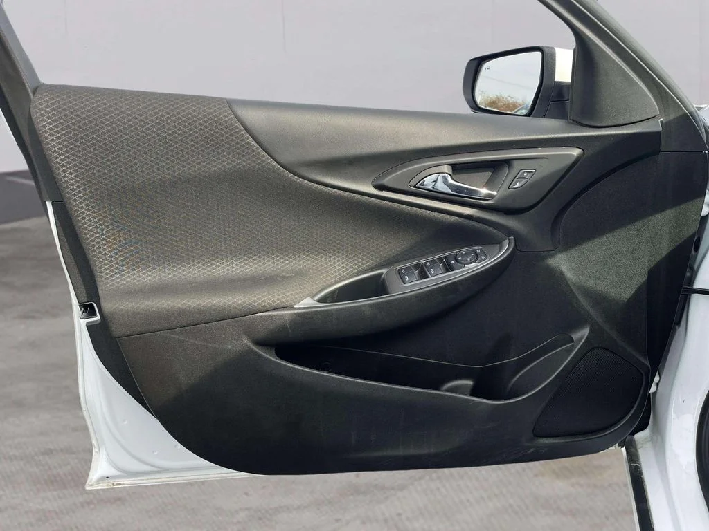 Used 2024 Summit White Chevrolet LT image 19