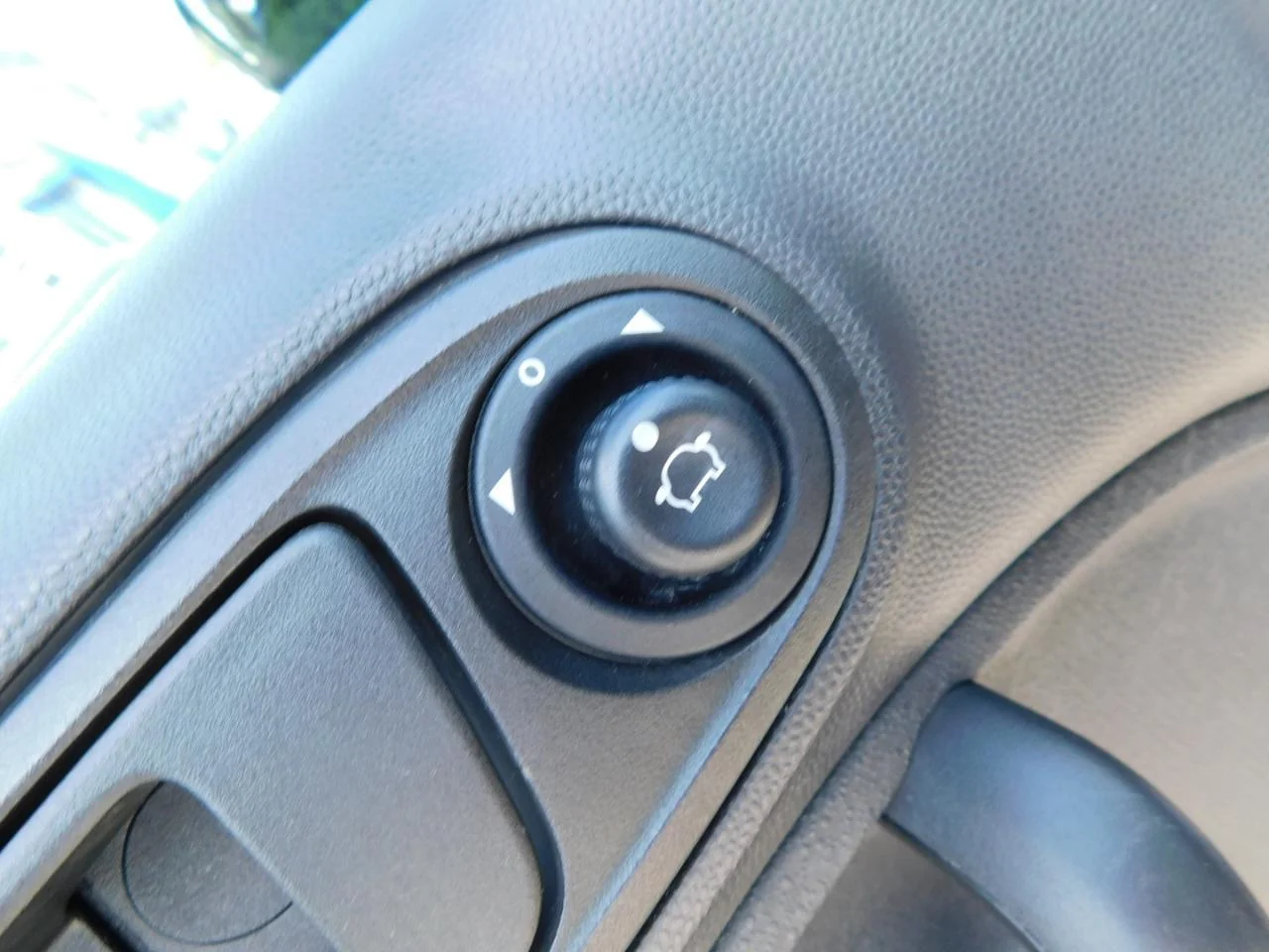 Used 2018 Black Ford SE SEDAN image 22