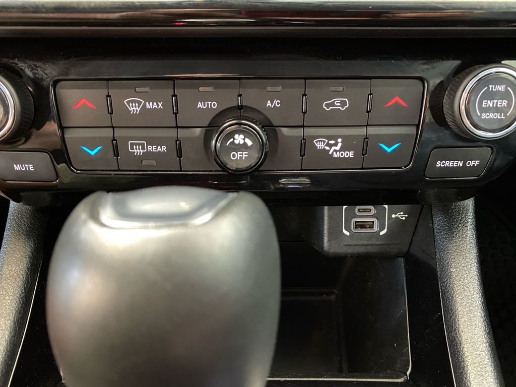 Used 2022 Silver Jeep Trailhawk image 25