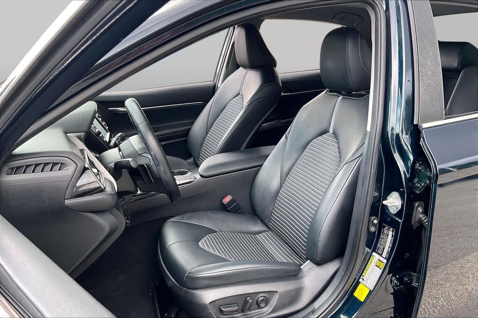 Used 2020 Galactic Aqua Mica Toyota SE image 8