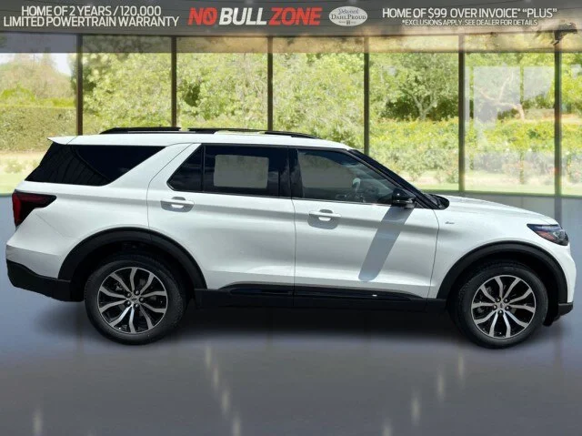 New 2026 Star White Metallic Tri-Coat Ford ST-Line image 6