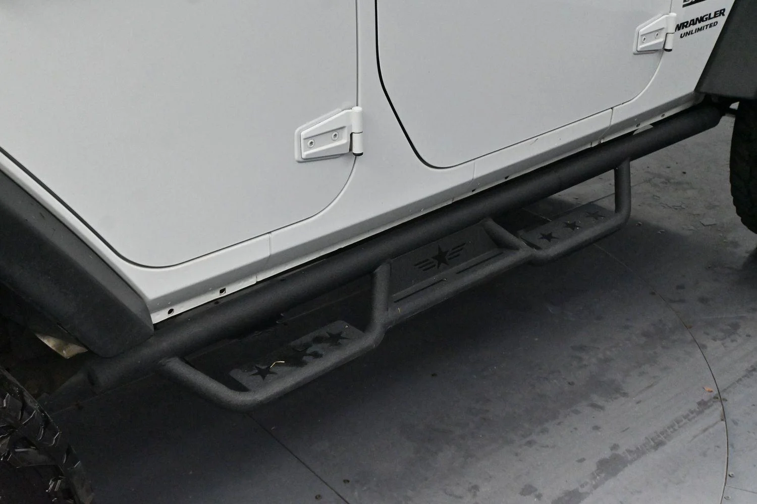 Used 2017 Bright White Clearcoat Jeep Sport image 9