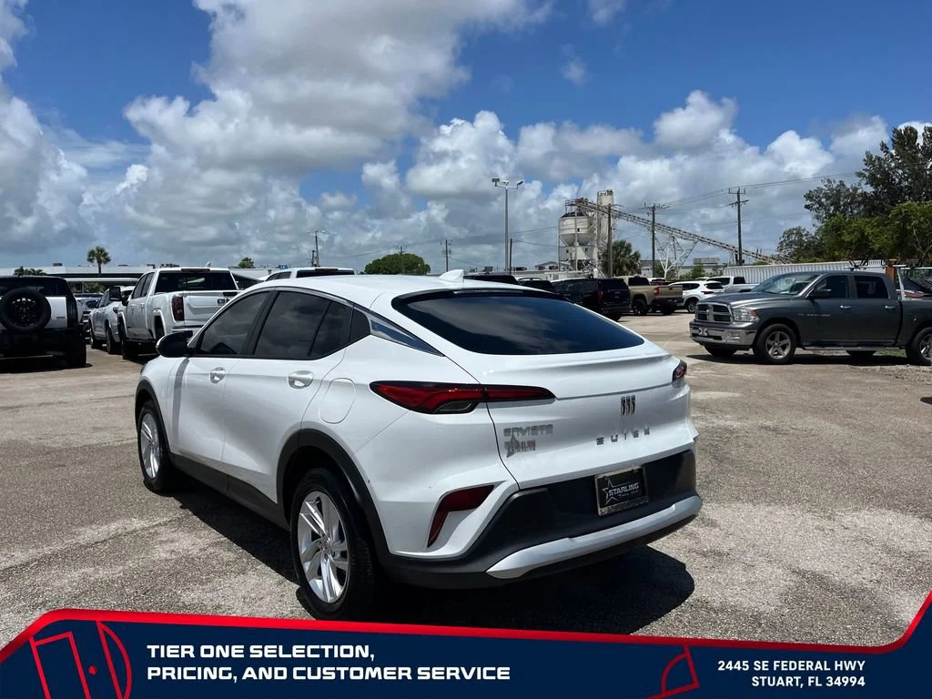 Used 2025 Summit White Buick Preferred image 5