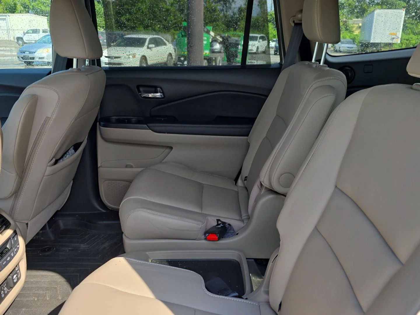 Used 2022 Platinum White Pearl Honda Touring w/Rear Captain