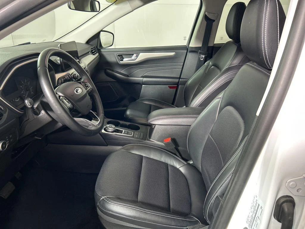 Used 2022 Oxford White Ford SEL image 14