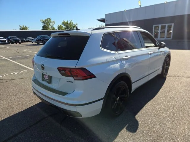 Used 2024 White Volkswagen 2.0T SE R-Line Black image 5