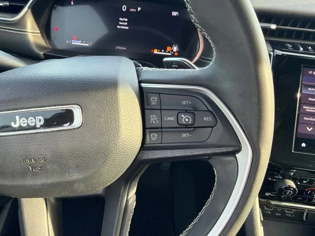 Used 2023 White Jeep Altitude image 27
