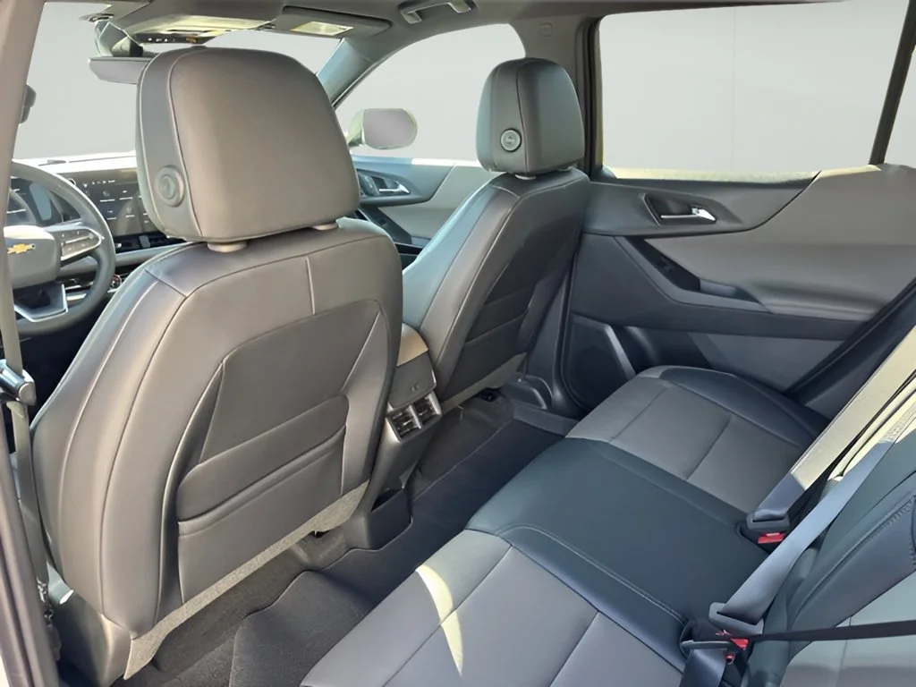 New 2027 Summit White Chevrolet LT image 16