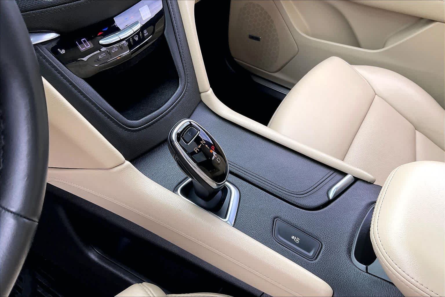 Used 2018 Crystal White Tricoat Cadillac Luxury FWD image 17