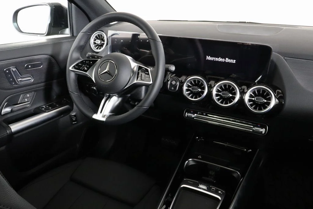 Used 2025 Black Mercedes-Benz GLA 250 image 3