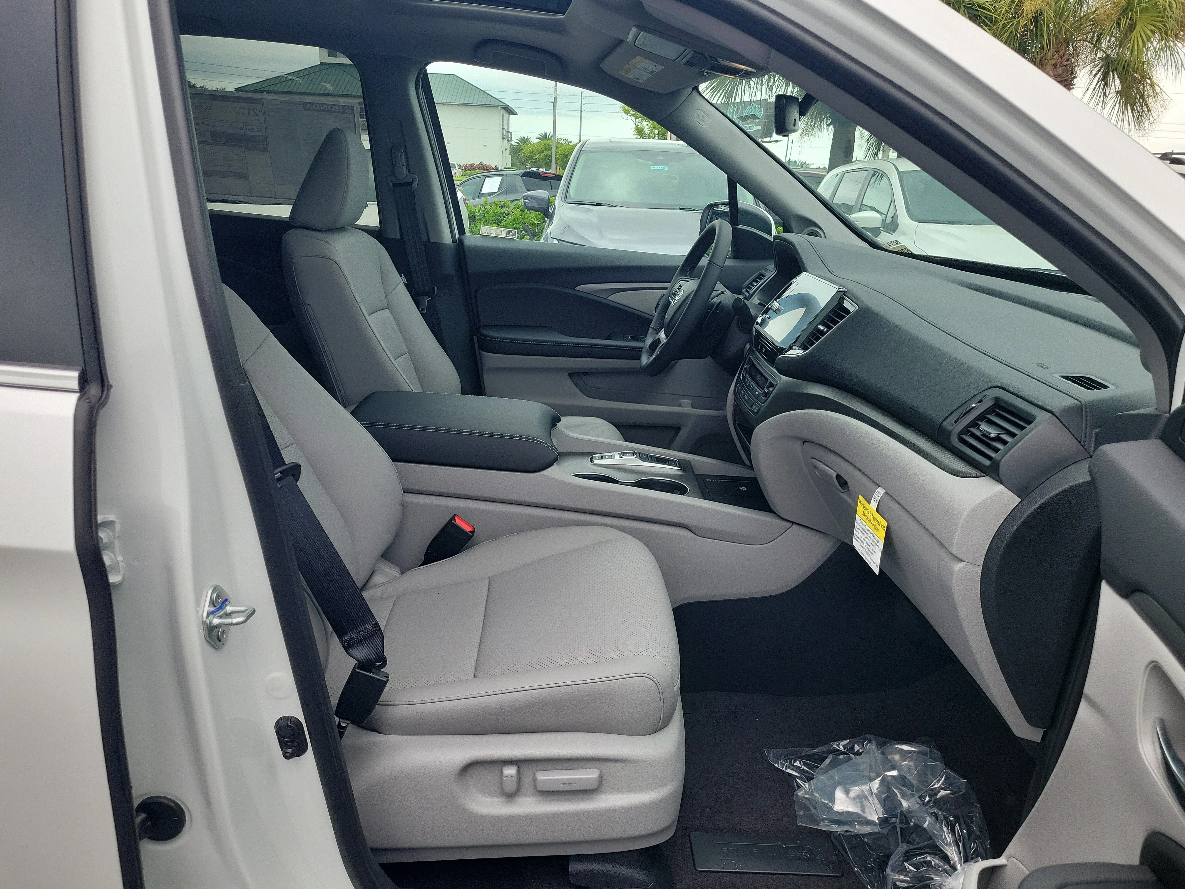 Certified Used 2026 Platinum White Pearl Honda RTL image 11