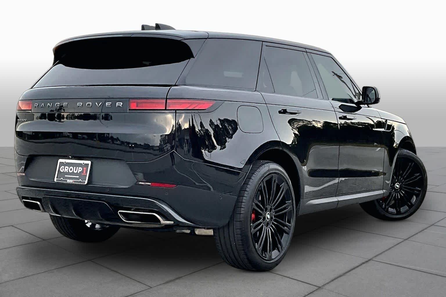 Used 2024 Santorini Black Metallic Land Rover SE image 13