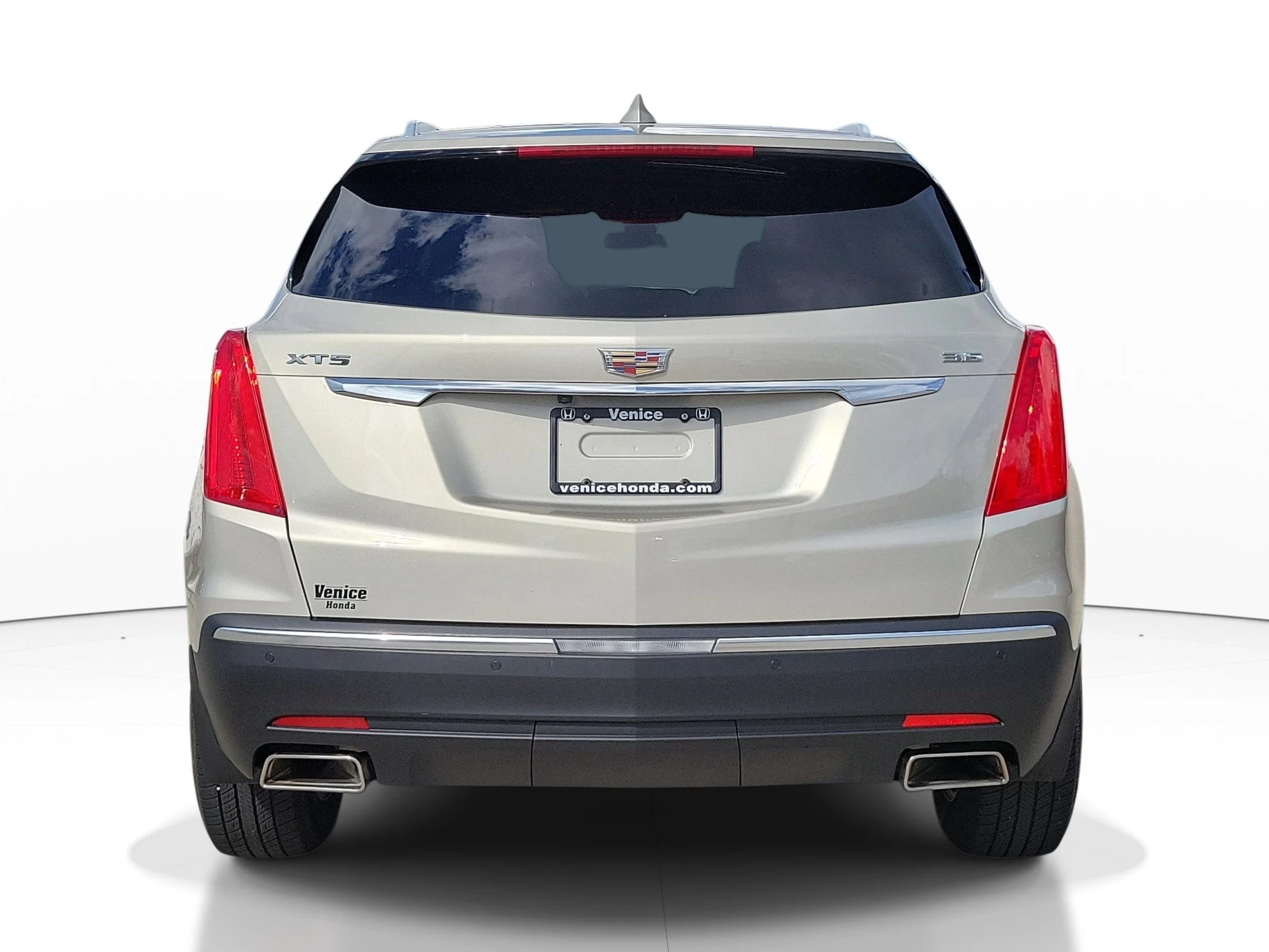 Used 2017 Silver Coast Metallic Cadillac Luxury FWD image 4