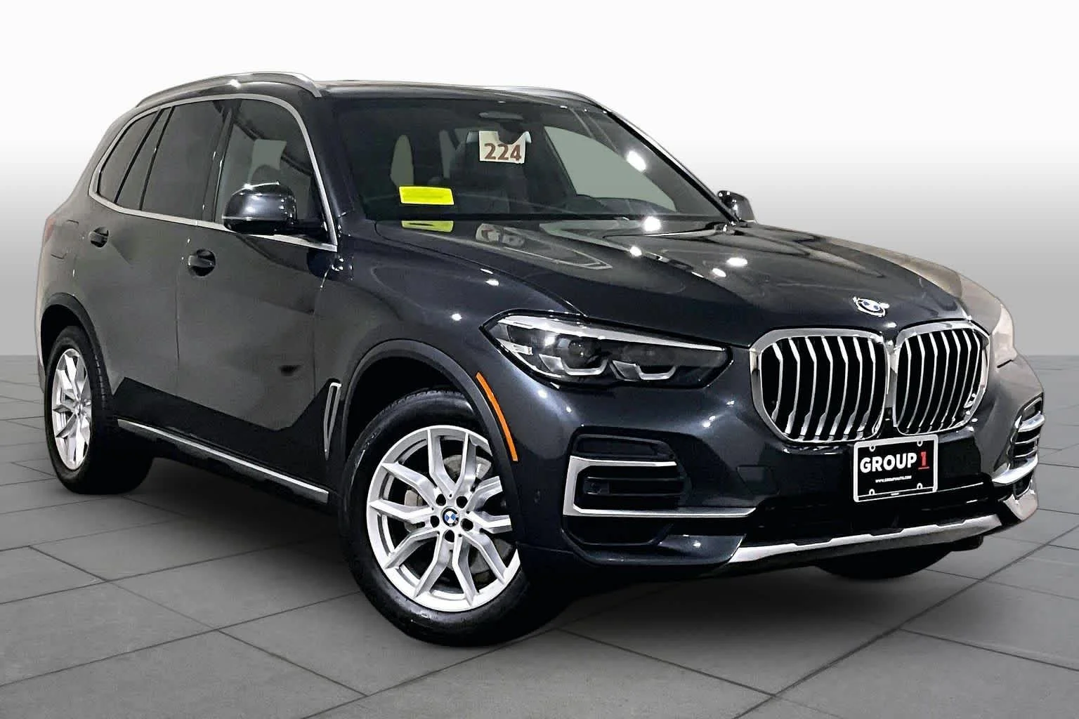 Used 2023 Dark Graphite Metallic BMW xDrive40i image 2