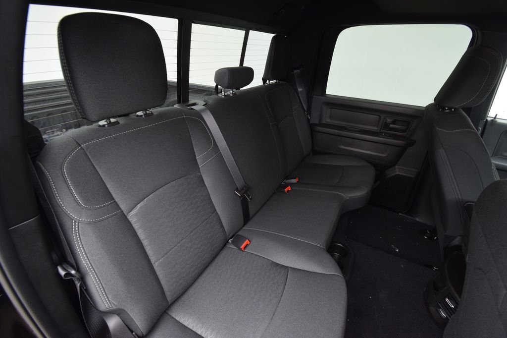 New 2026 Diamond Black Crystal Pearl-Coat Exterior Paint RAM Tradesman image 20