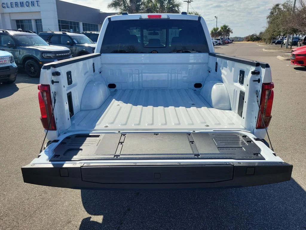 New 2026 Oxford White Ford XLT image 9