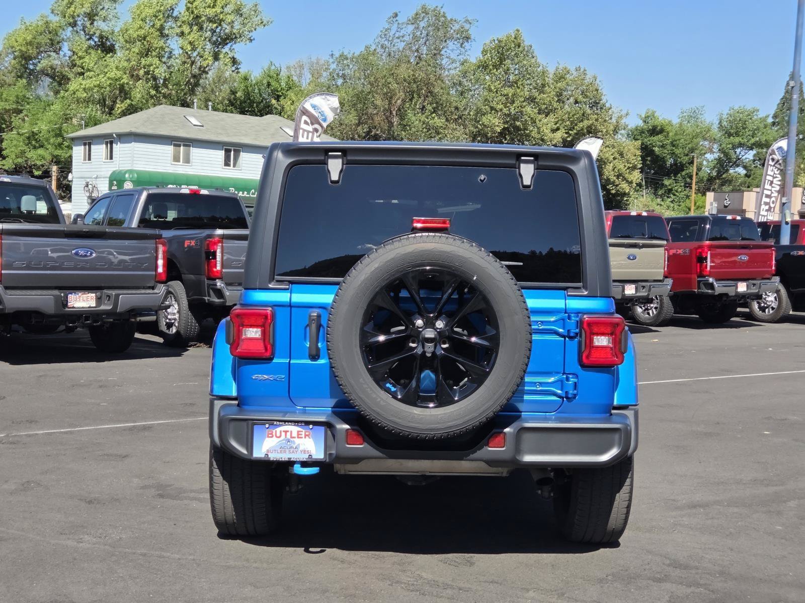 Used 2023 Hydro Blue Pearlcoat Jeep Sahara image 6
