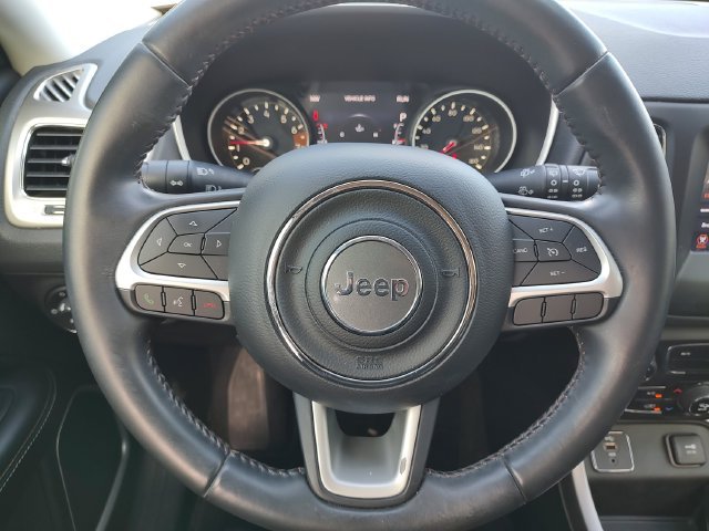 Used 2018 White Jeep Latitude image 11
