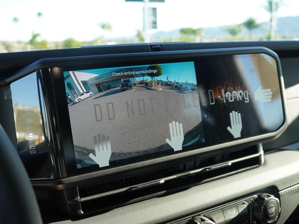 New 2026 Bright White Clear-Coat Exterior Paint Jeep Rubicon image 12