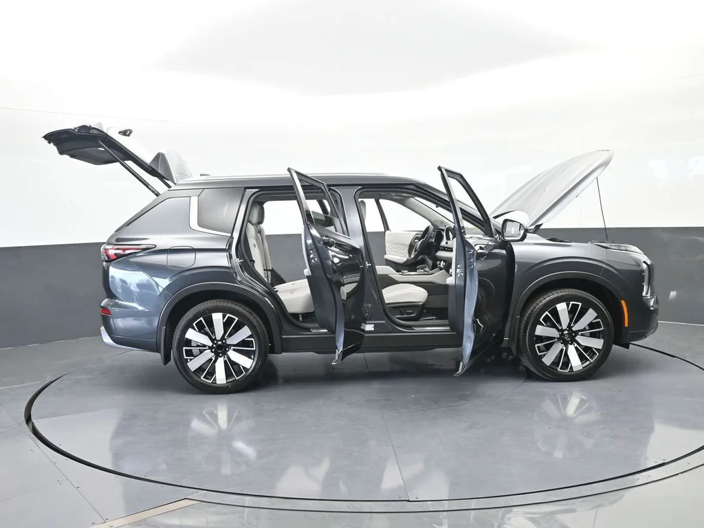 New 2026 Gray Mitsubishi SEL image 72