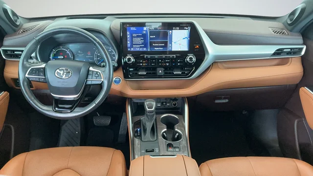 Used 2020 White Toyota Platinum image 9