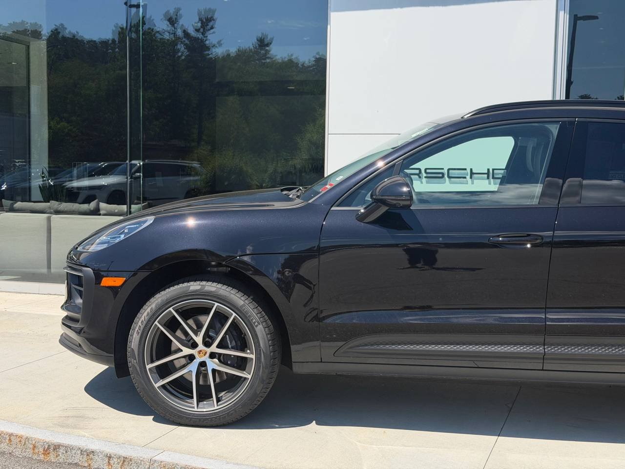 2026 Porsche Macan T - Photo 10