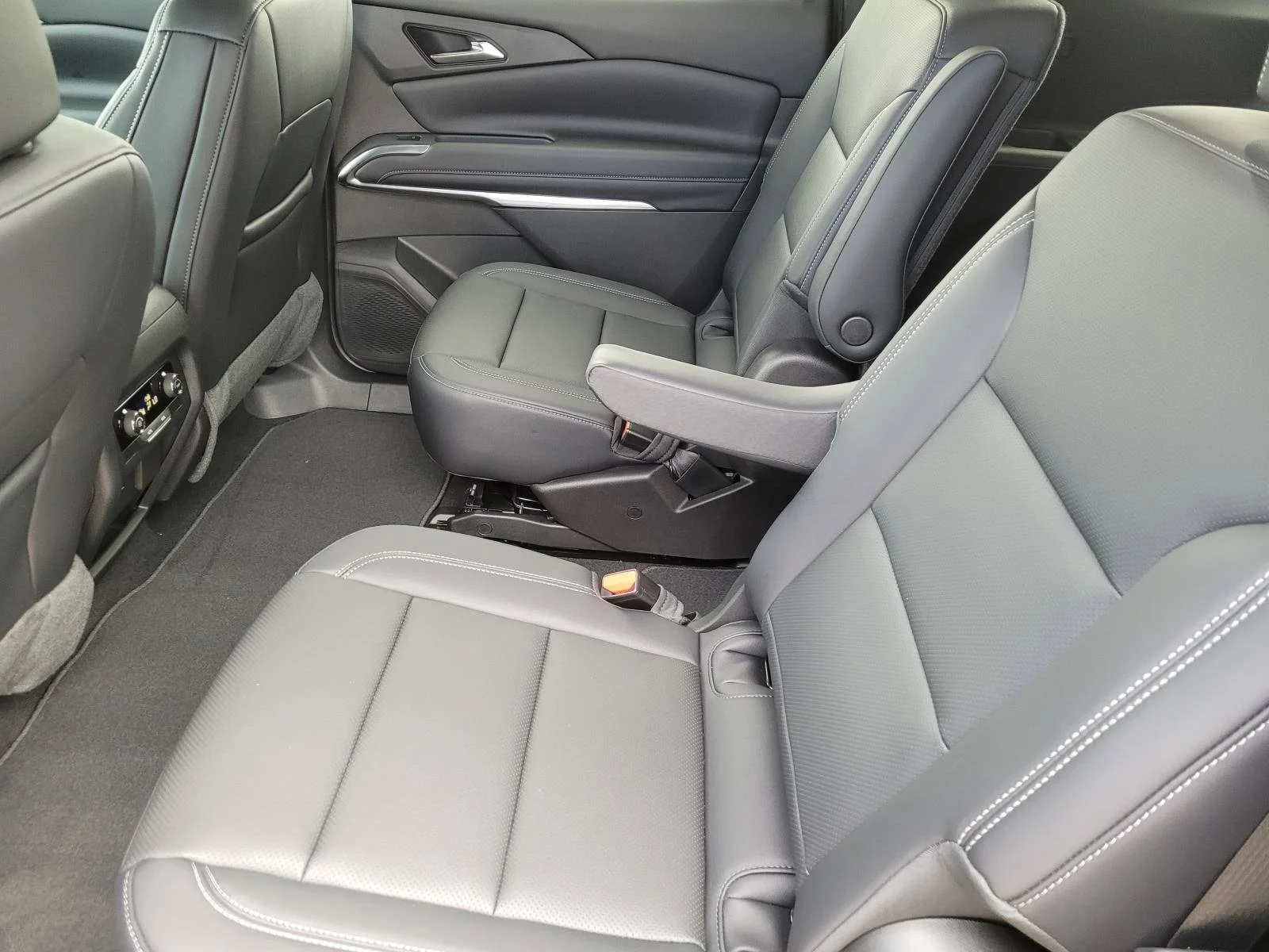2027 Chevrolet Traverse LT - Photo 9